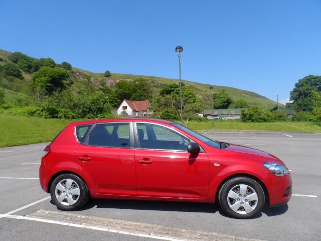 2010 KIA CEED 1.6 1 CDRI 5d image 5