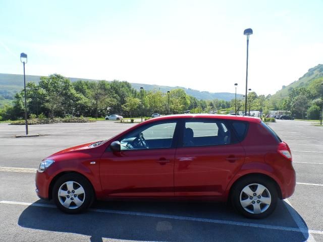 2010 KIA CEED 1.6 1 CDRI 5d image 6