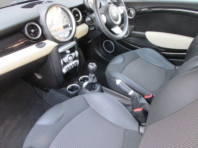 MINI Hatch Cooper 1.6 3dr image 5