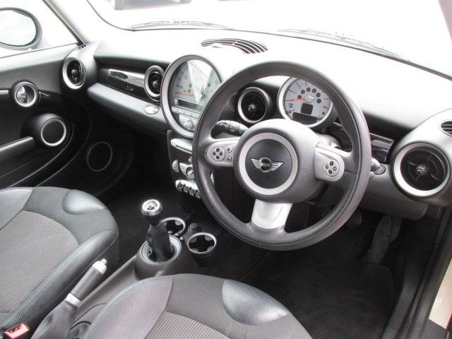 2008 MINI Clubman Cooper 1.6 5dr image 5