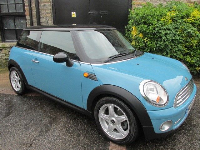 2009 MINI Hatch Cooper 1.6 3dr image 1