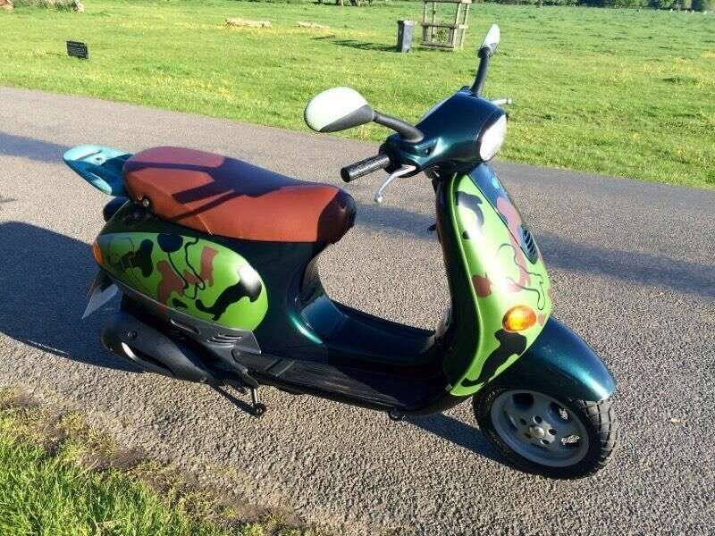 2000 Piaggio Vespa ET4 125cc low miles image 1