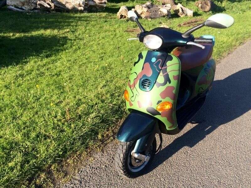 2000 Piaggio Vespa ET4 125cc low miles image 2