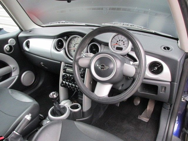 2004 MINI Hatch Cooper 1.6 3dr image 5