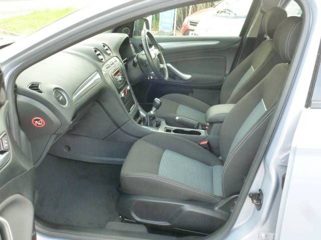 2013 FORD MONDEO 2.0 TDCi Zetec 5dr image 9