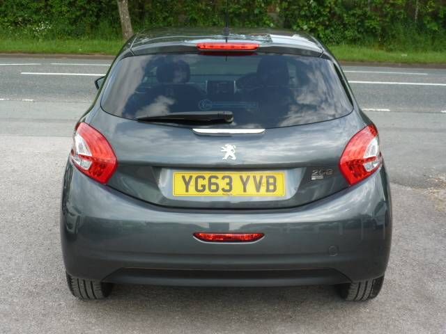 2013 PEUGEOT 208 1.6 e-HDi 5dr image 5