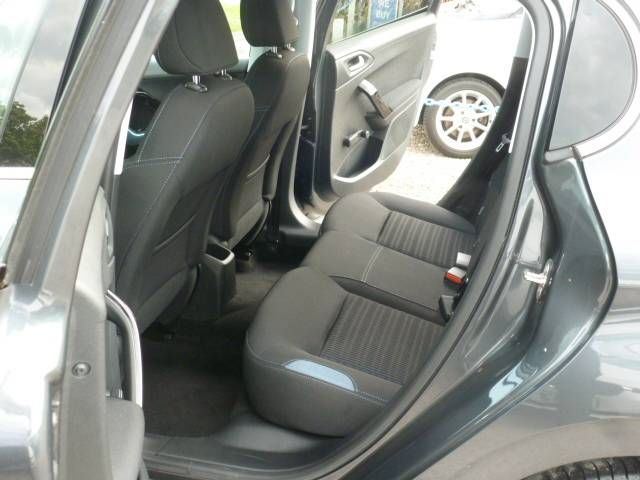 2013 PEUGEOT 208 1.6 e-HDi 5dr image 6