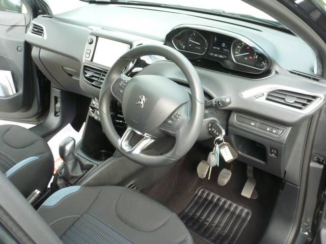 2013 PEUGEOT 208 1.6 e-HDi 5dr image 8