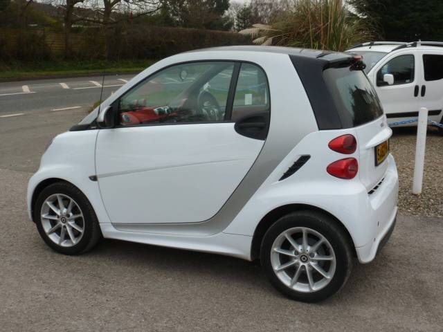 2013 Smart Fortwo Coupe 2dr image 2