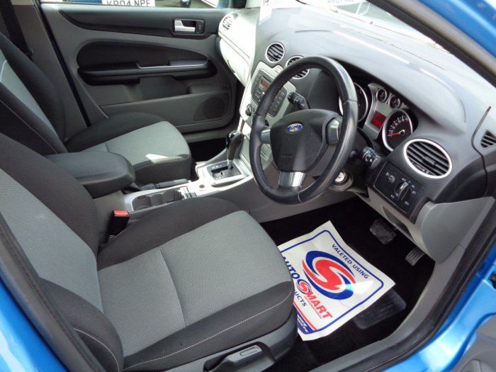 2010 Ford Focus 1.6 Zetec 5dr image 6