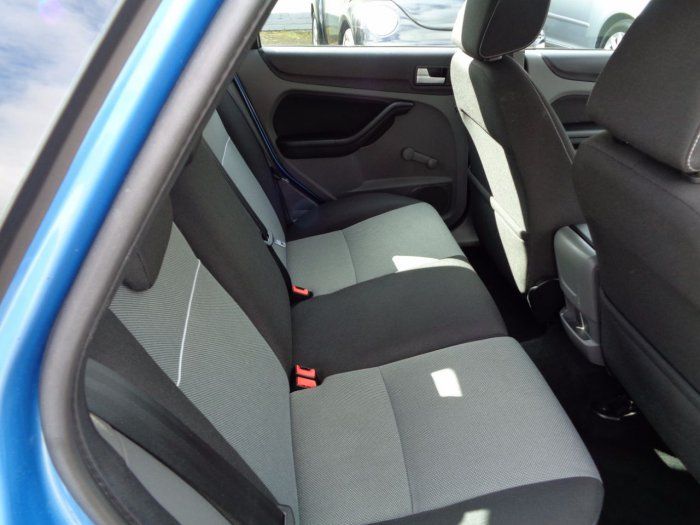 2010 Ford Focus 1.6 Zetec 5dr image 8
