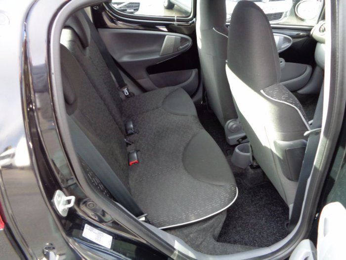 2010 Peugeot 107 1.0 Urban 5dr image 7