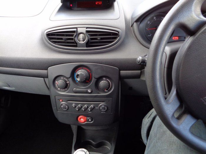 2006 Renault Clio 1.2 16V Extreme 3dr image 8