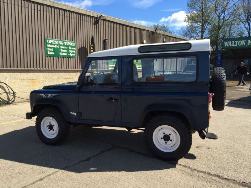 2002 Land Rover Defender 90 TD5 image 4