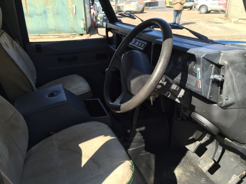 2002 Land Rover Defender 90 TD5 image 5