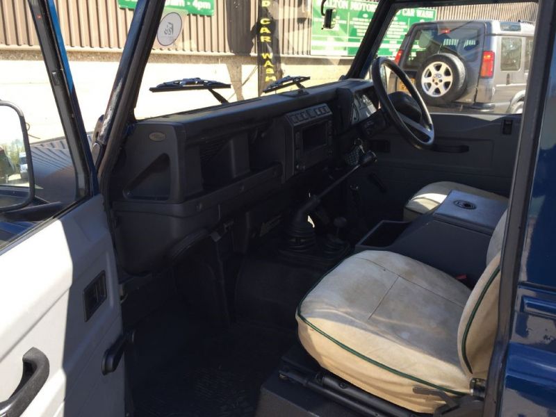 2002 Land Rover Defender 90 TD5 image 6