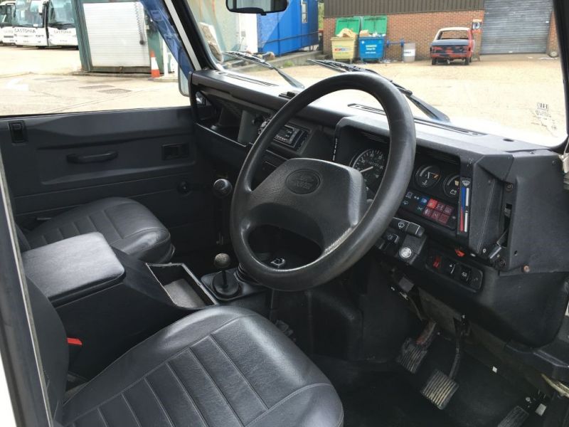 1993 Land Rover Defender 90 image 5