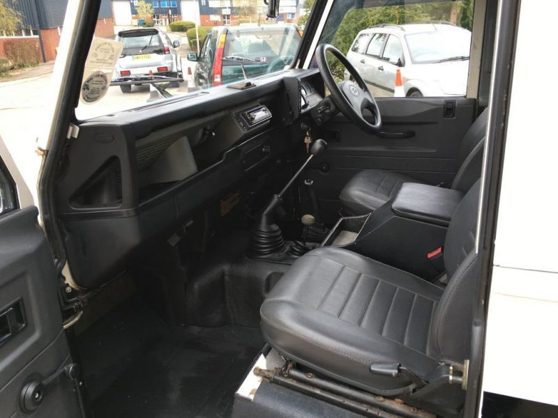 1993 Land Rover Defender 90 image 6