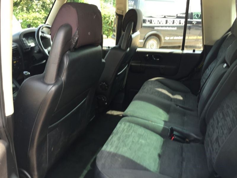 2002 Land Rover Discovery TD5 GS image 8