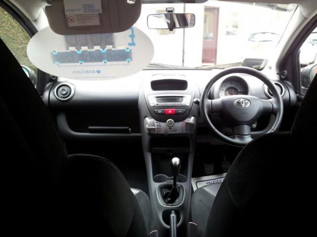 2010 Toyota Aygo 1.0 VVT-I 5d image 8
