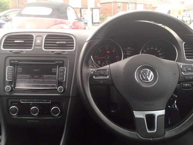 2011 Volkswagen Golf 1.6 TDI 5d image 4