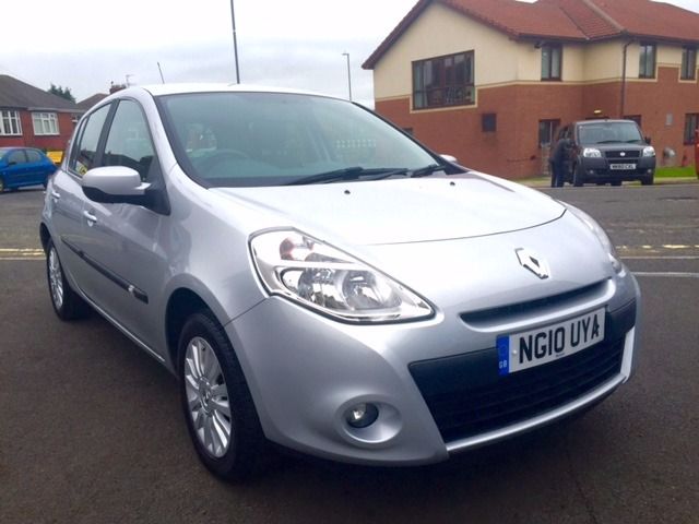 2010 Renault Clio 1.1 I-Music 16V 5d image 1