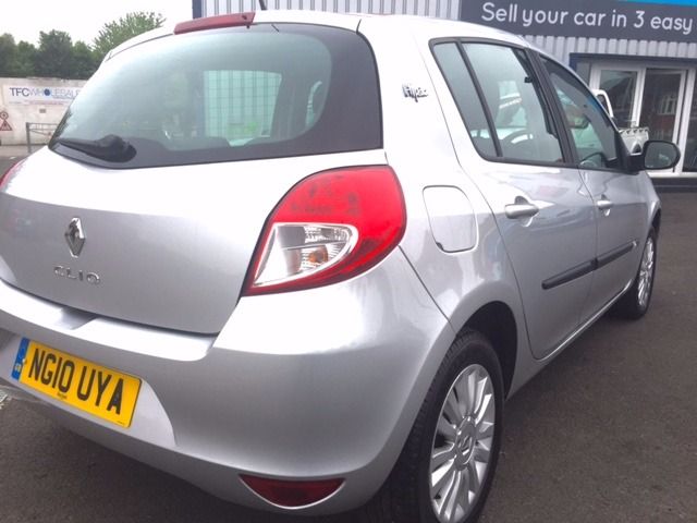 2010 Renault Clio 1.1 I-Music 16V 5d image 3