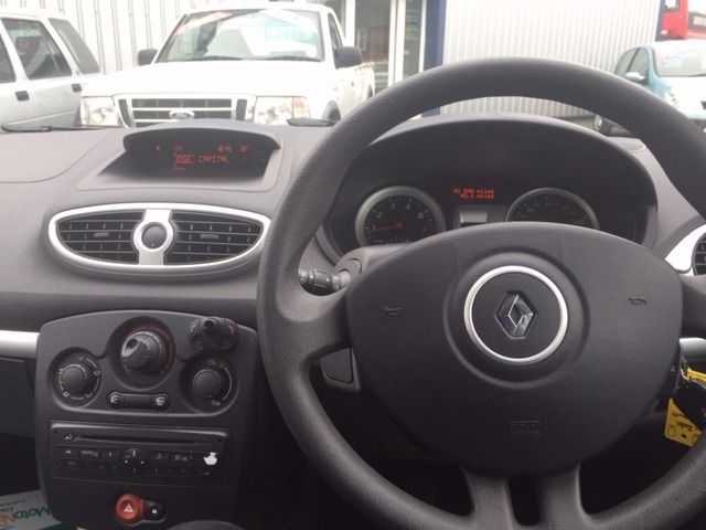 2010 Renault Clio 1.1 I-Music 16V 5d image 4