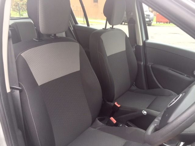 2010 Renault Clio 1.1 I-Music 16V 5d image 5