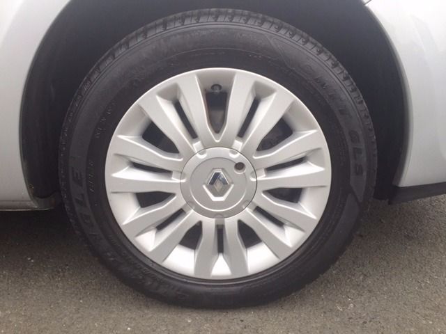 2010 Renault Clio 1.1 I-Music 16V 5d image 6