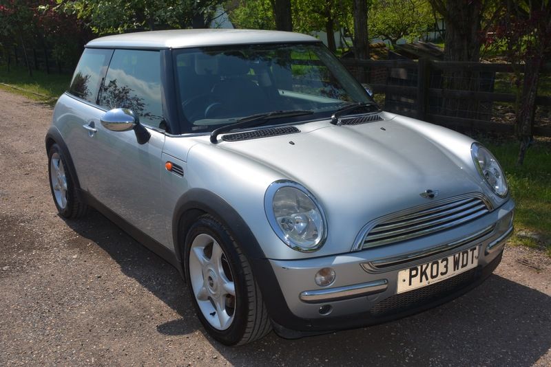 2003 MINI Cooper 1.6I 16V image 1