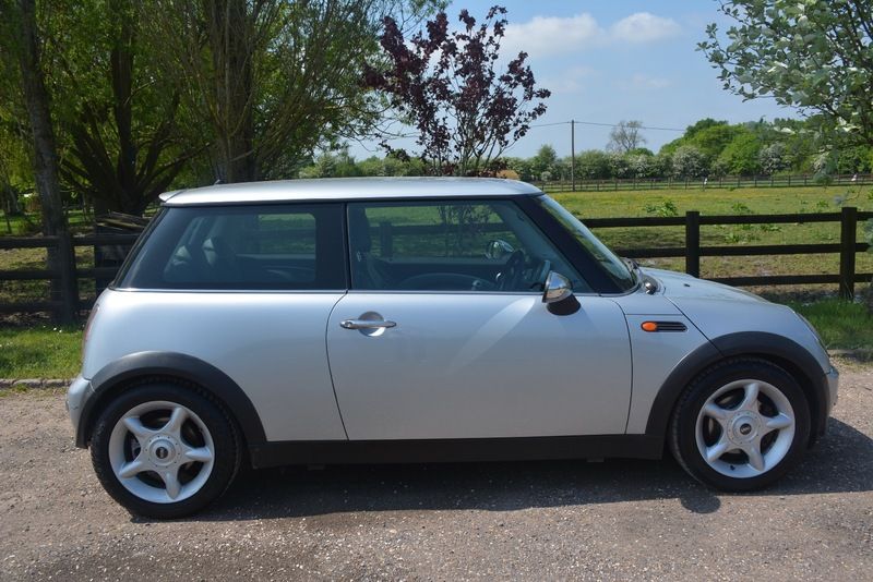 2003 MINI Cooper 1.6I 16V image 2