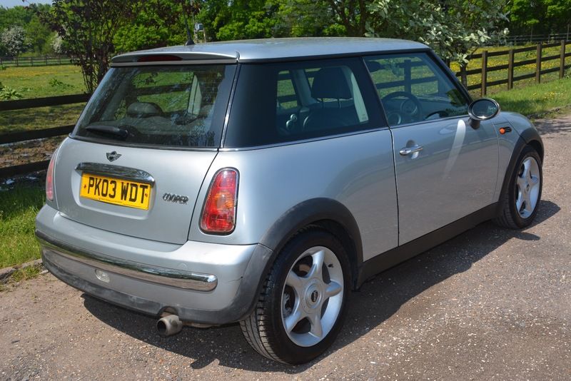 2003 MINI Cooper 1.6I 16V image 3
