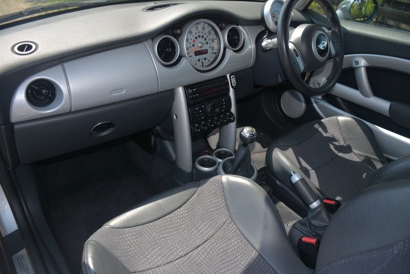 2003 MINI Cooper 1.6I 16V image 7