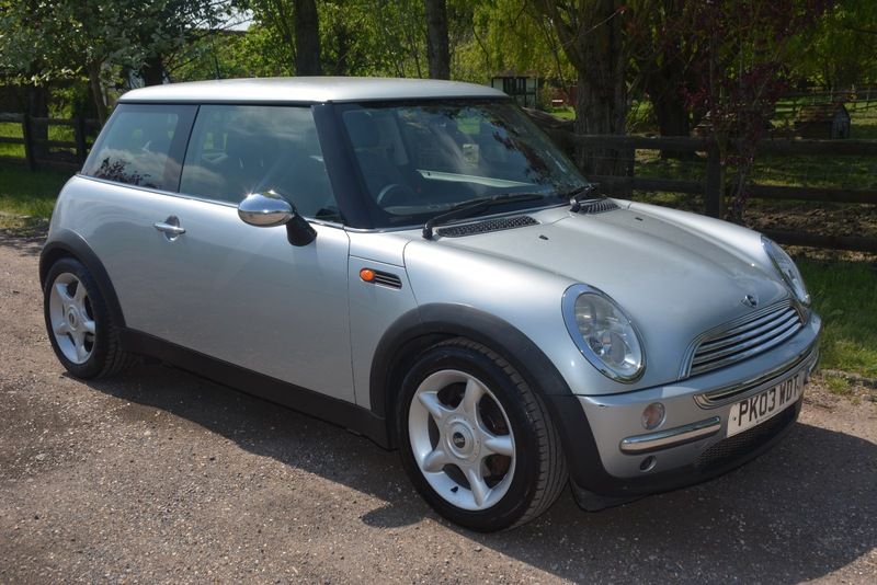 2003 MINI Cooper 1.6I 16V image 1