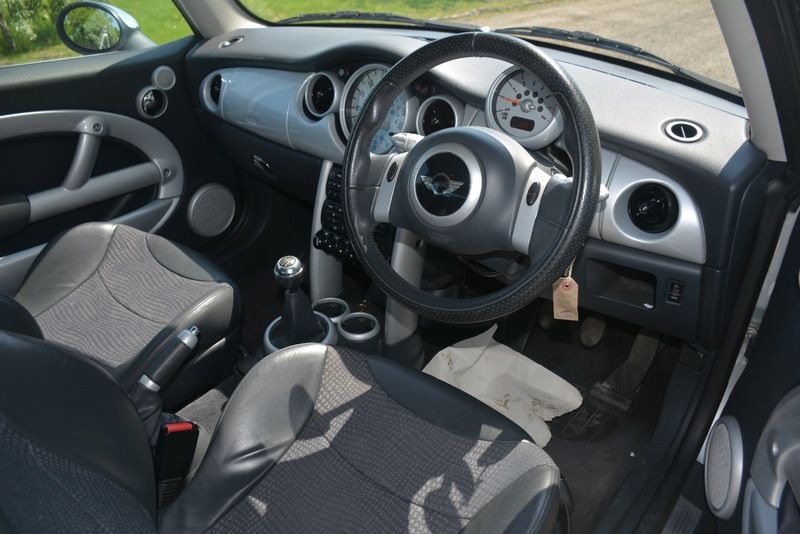 2003 MINI Cooper 1.6I 16V image 7