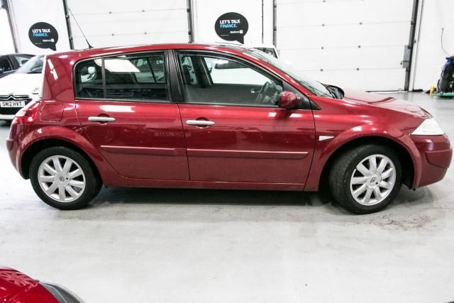 2008 Renault Megane 1.9 DCI 5d image 2
