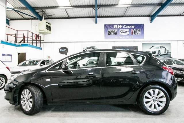 2012 Vauxhall Astra 1.7 CDTI S/S 5d image 4