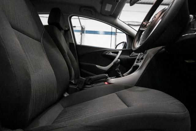 2012 Vauxhall Astra 1.7 CDTI S/S 5d image 6