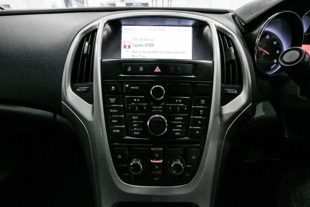 2012 Vauxhall Astra 1.7 CDTI S/S 5d image 7