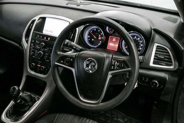 2012 Vauxhall Astra 1.7 CDTI S/S 5d image 8