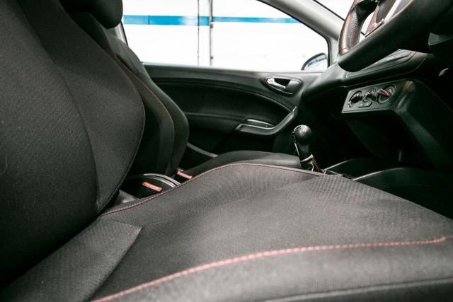 2013 Seat Ibiza 1.6 CR TDI FR 3d image 6