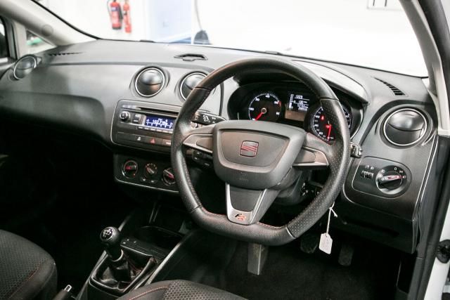 2013 Seat Ibiza 1.6 CR TDI FR 3d image 8