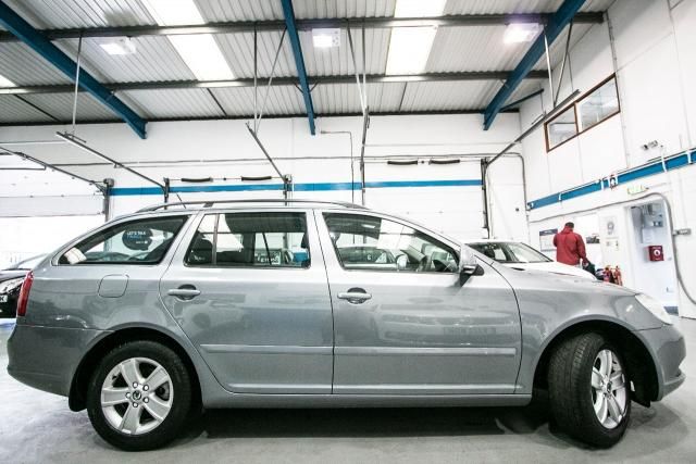 2013 Skoda Octavia 1.6 SE TDI CR 5d image 2