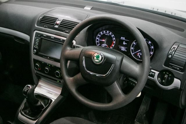 2013 Skoda Octavia 1.6 SE TDI CR 5d image 8