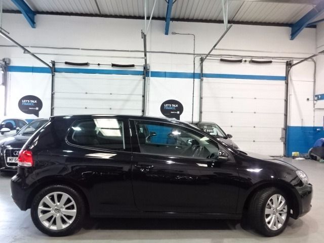 2012 Volkswagen Golf 1.6 TDI 3d image 2