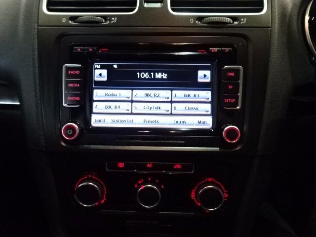 2012 Volkswagen Golf 1.6 TDI 3d image 6