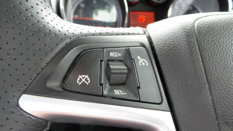 2011 Vauxhall Astra CDTi 16v SRi 5dr image 7