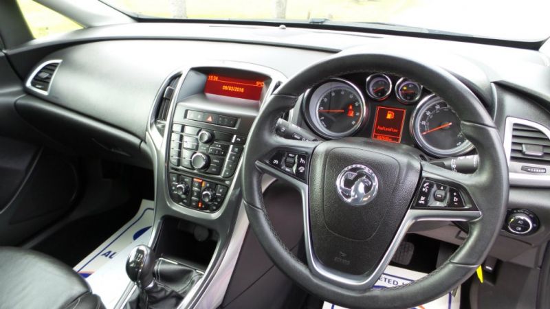 2012 Vauxhall Astra i VVT 16v Elite 5dr image 7