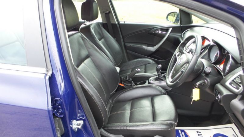 2012 Vauxhall Astra i VVT 16v Elite 5dr image 8